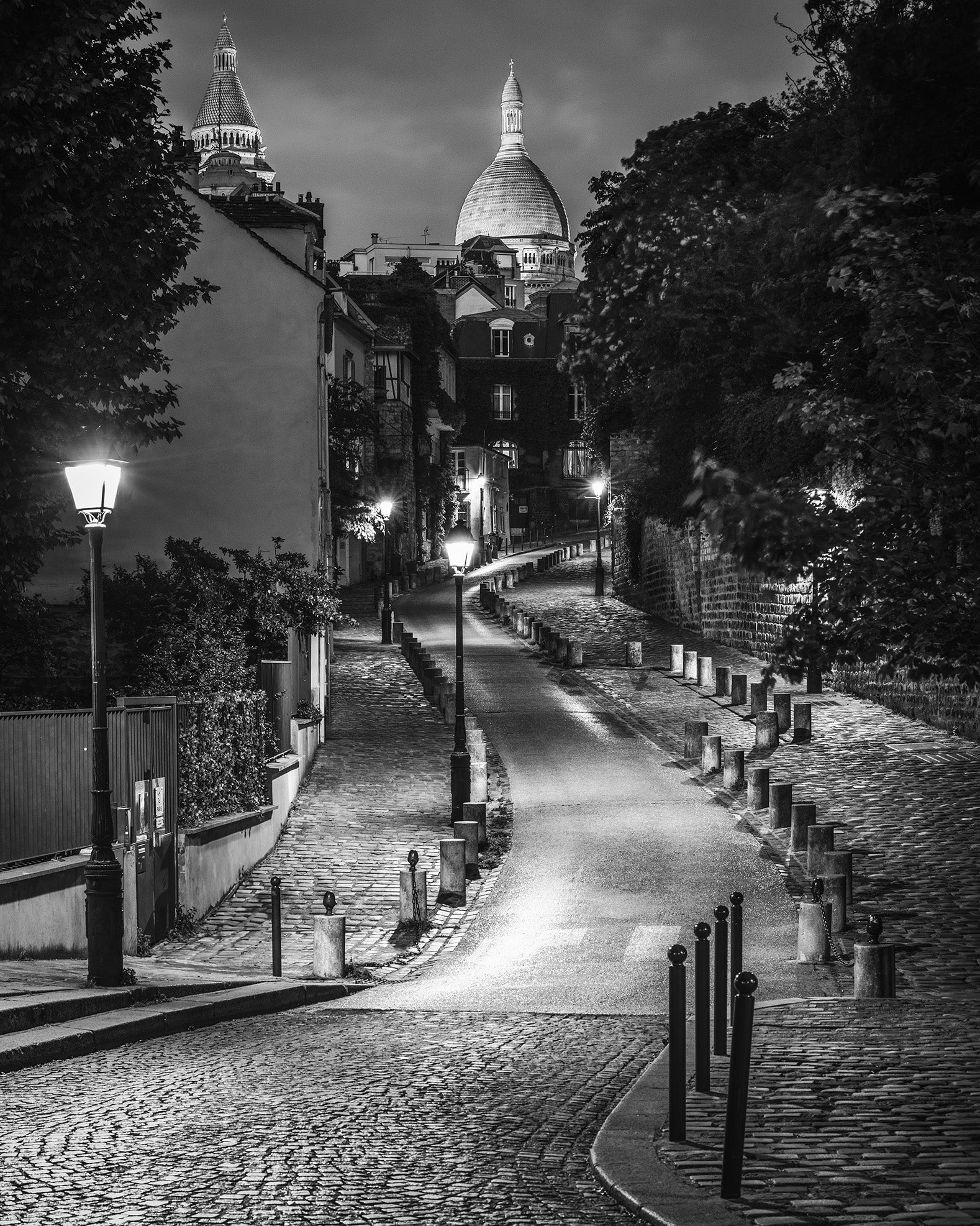 Rue de l’Abreuvoir at Night
